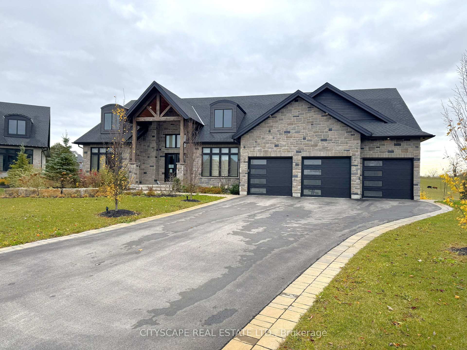 Photo 2 of 31 Whitcombe Way, Puslinch, Morriston — HOMEH