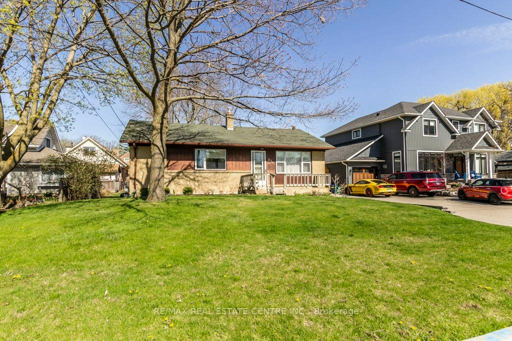 Photo 2 of 271 Elmwood Crescent, Milton, Old Milton — HOMEH