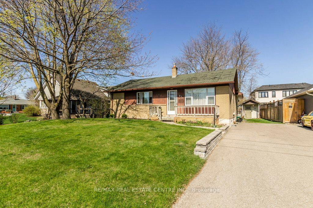Photo 3 of 271 Elmwood Crescent, Milton, Old Milton — HOMEH