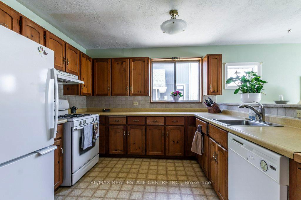 Photo 8 of 271 Elmwood Crescent, Milton, Old Milton — HOMEH