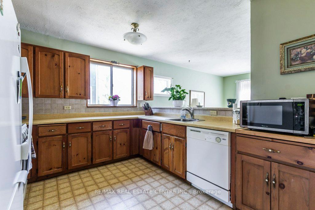 Photo 9 of 271 Elmwood Crescent, Milton, Old Milton — HOMEH