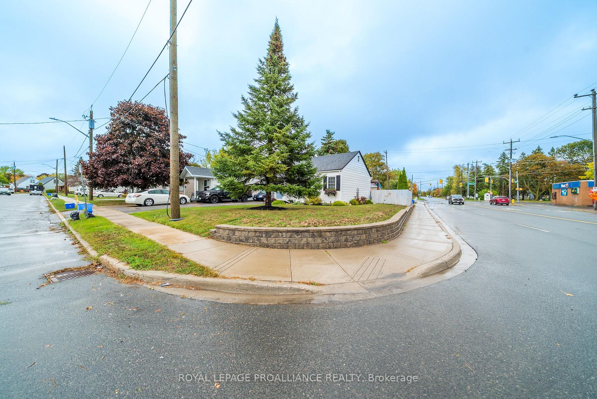 Photo 3 of 1 Kerr Crescent, Quinte West, Trenton Ward — HOMEH