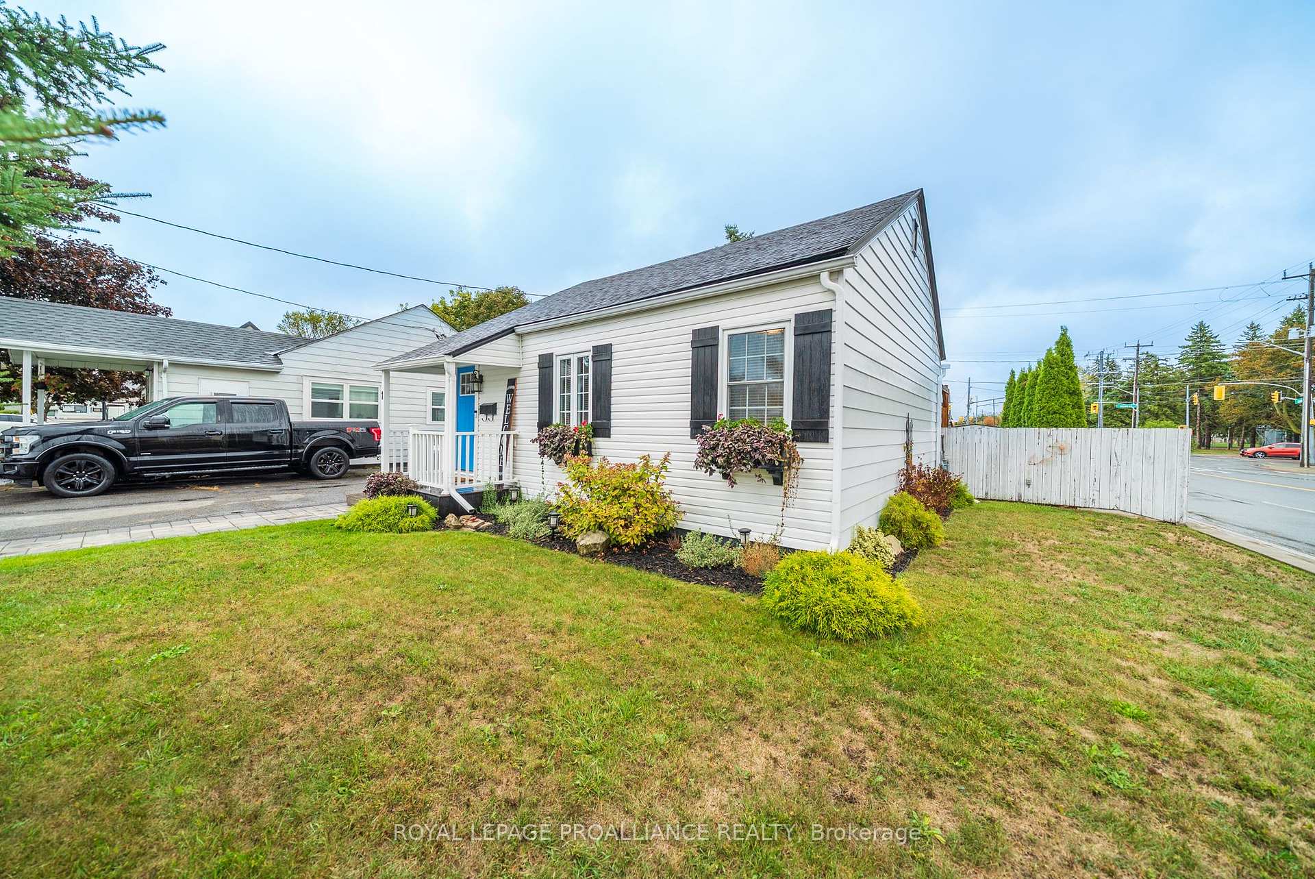 Photo 4 of 1 Kerr Crescent, Quinte West, Trenton Ward — HOMEH