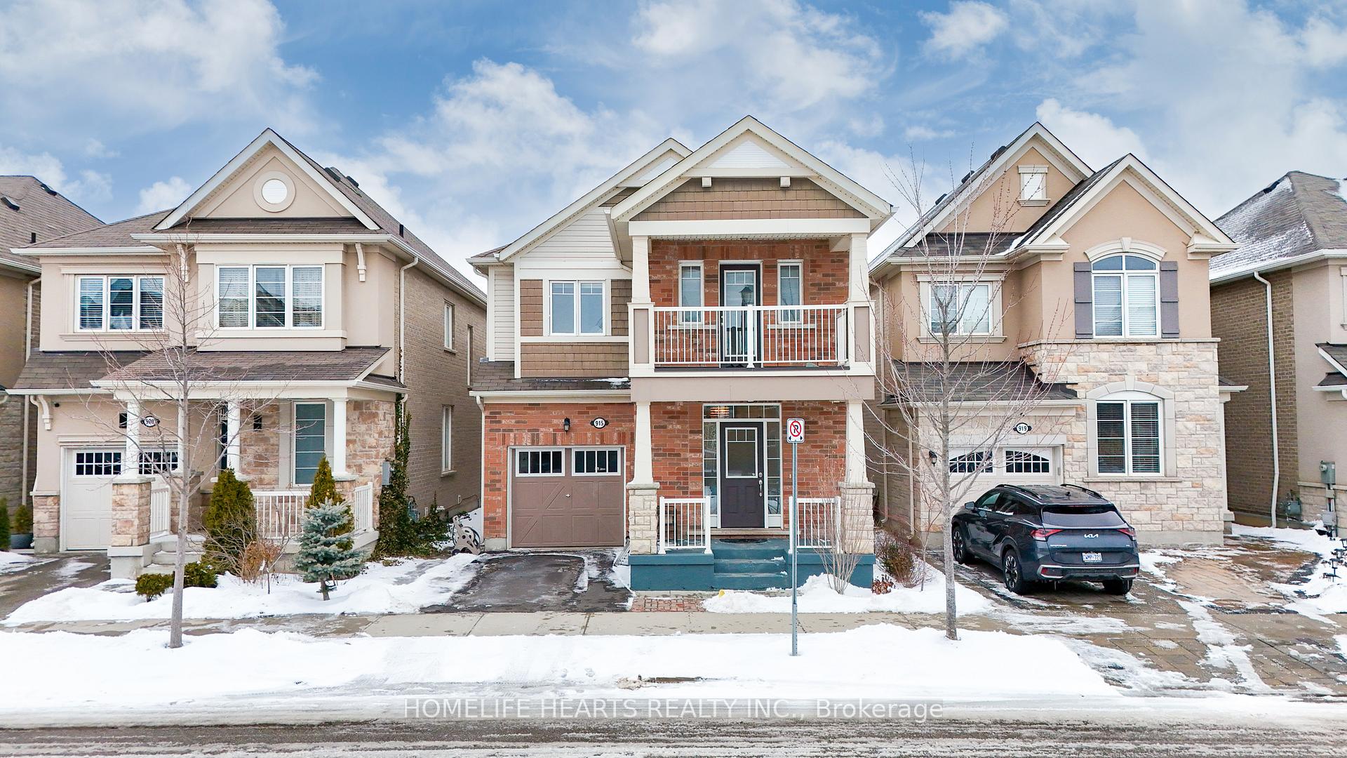 Front of 915 Penson Crescent