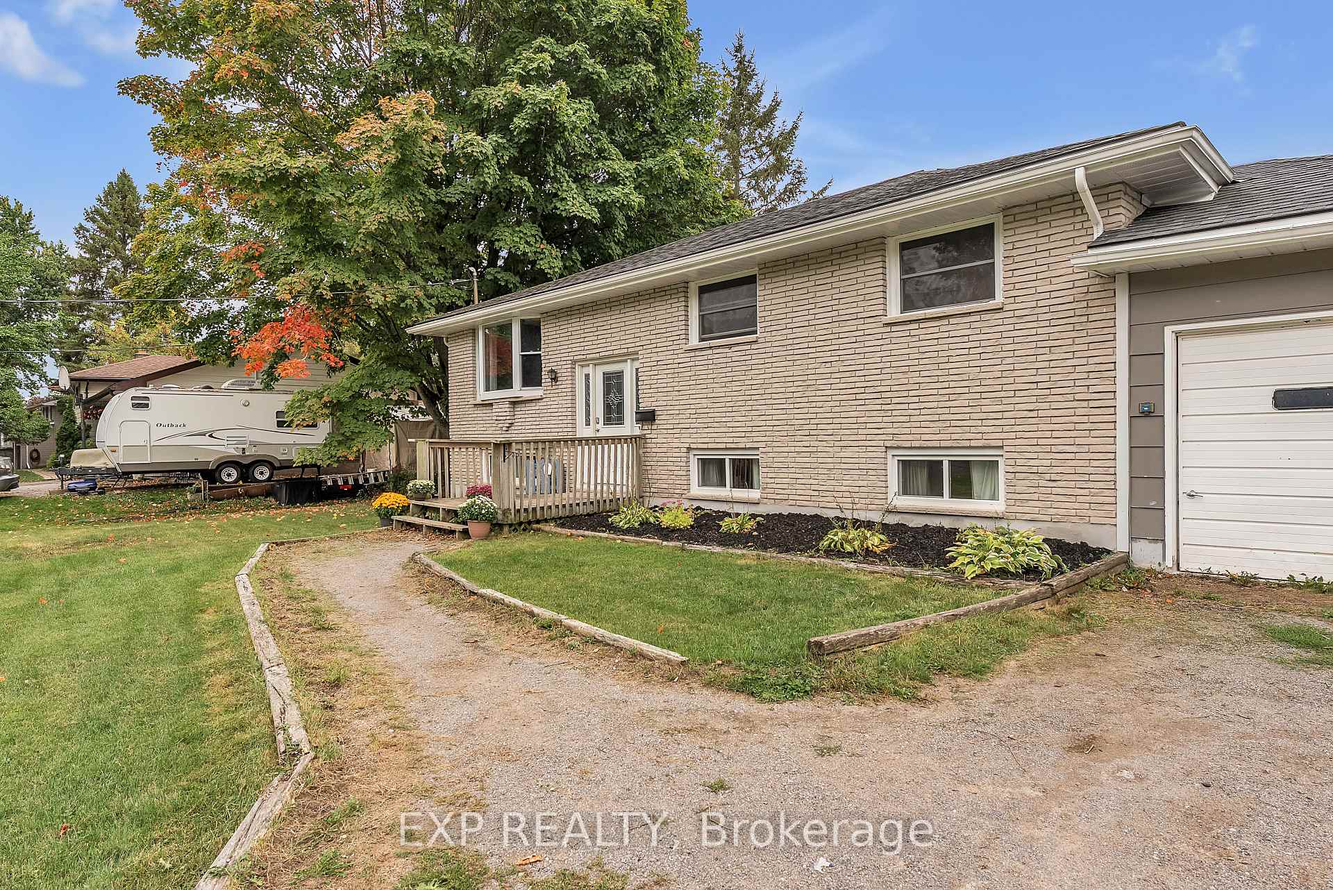 Photo 5 of 249 Catalina Drive, Quinte West, Sidney Ward — HOMEH
