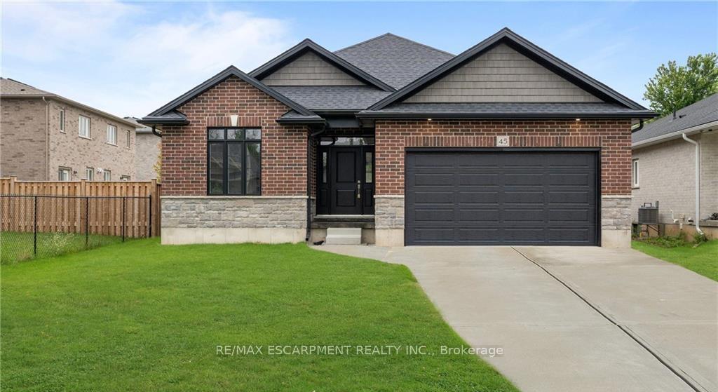 Front of 45 Vanrooy Trail