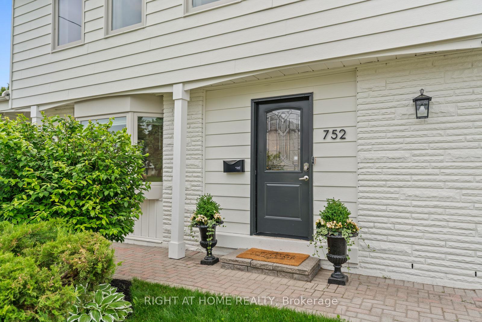 Photo 3 of 752 Breezy Drive, Pickering, West Shore — HOMEH