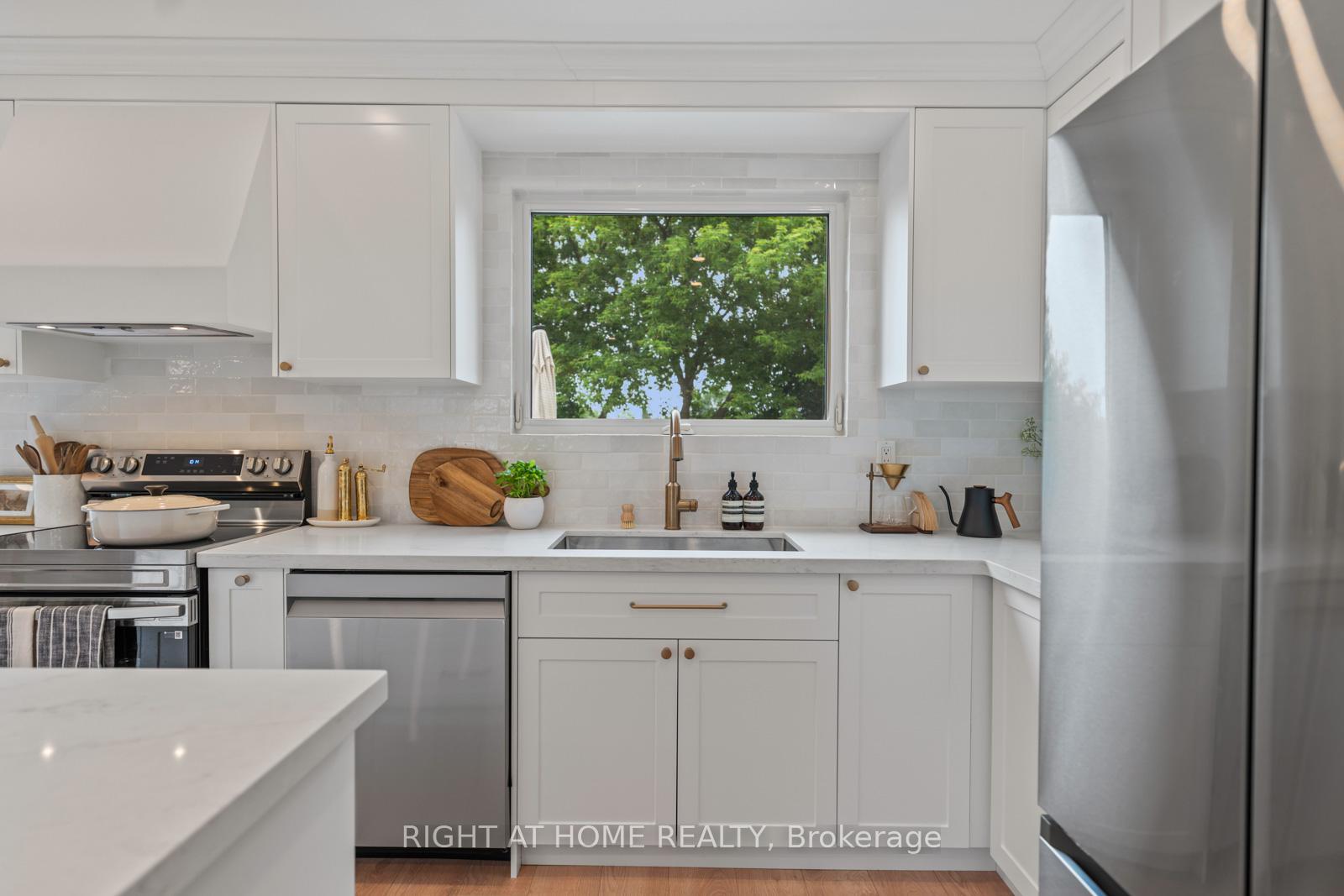 Photo 7 of 752 Breezy Drive, Pickering, West Shore — HOMEH