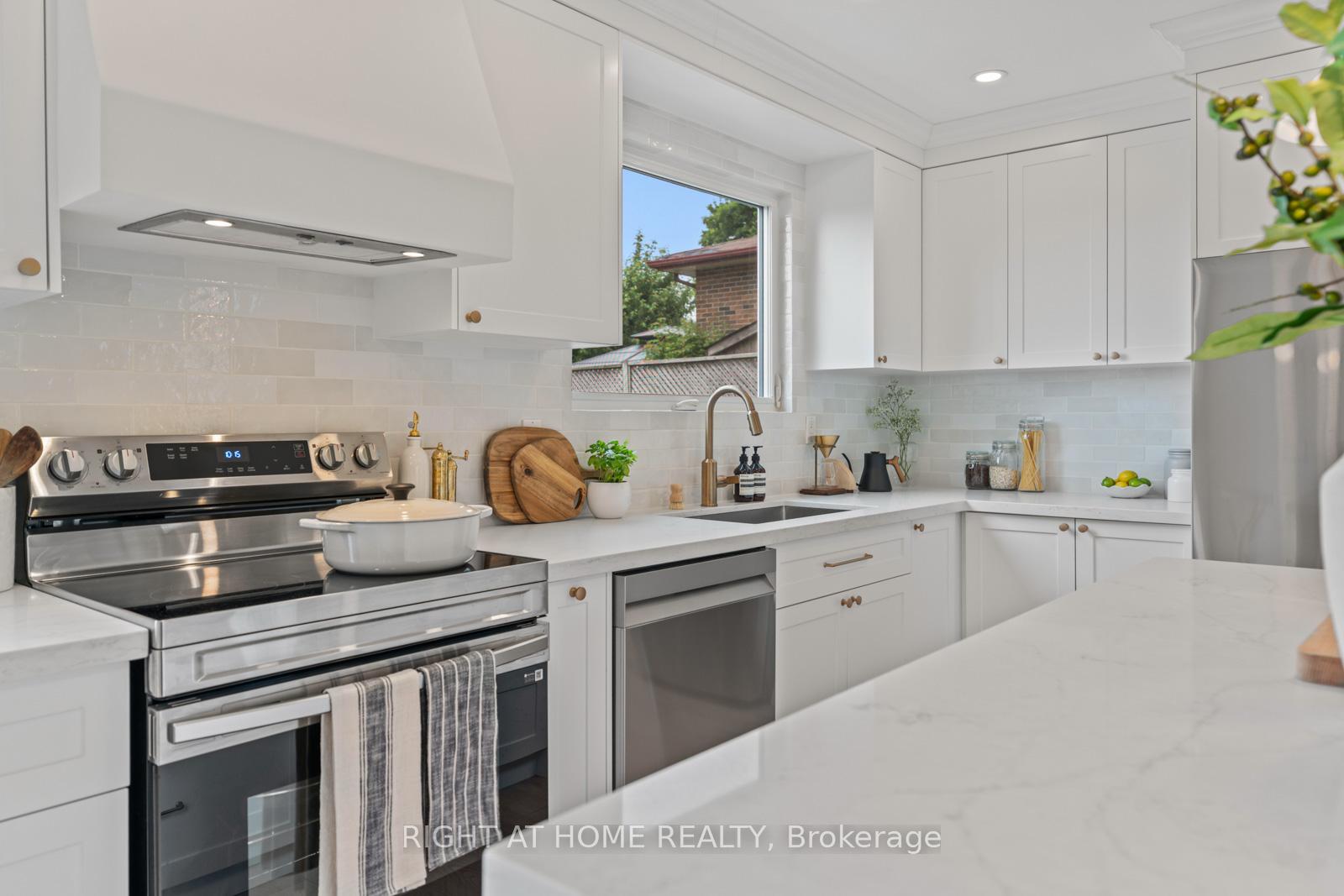 Photo 8 of 752 Breezy Drive, Pickering, West Shore — HOMEH