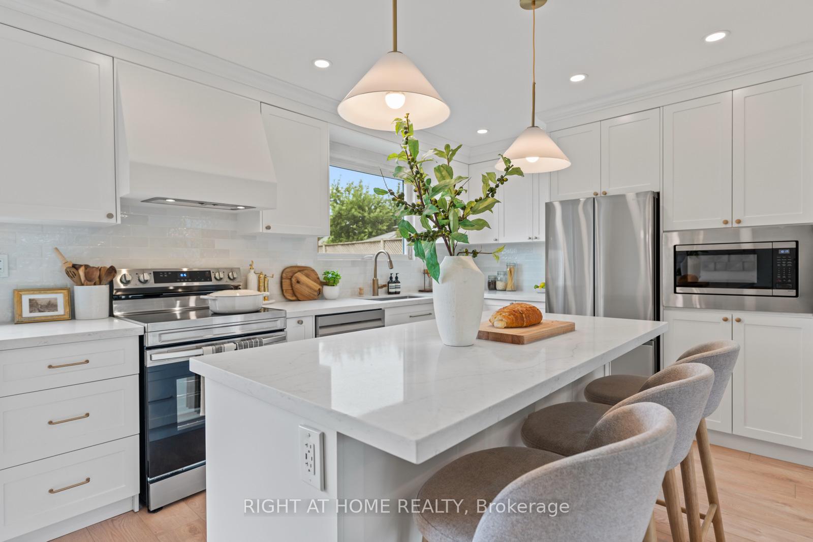 Photo 10 of 752 Breezy Drive, Pickering, West Shore — HOMEH