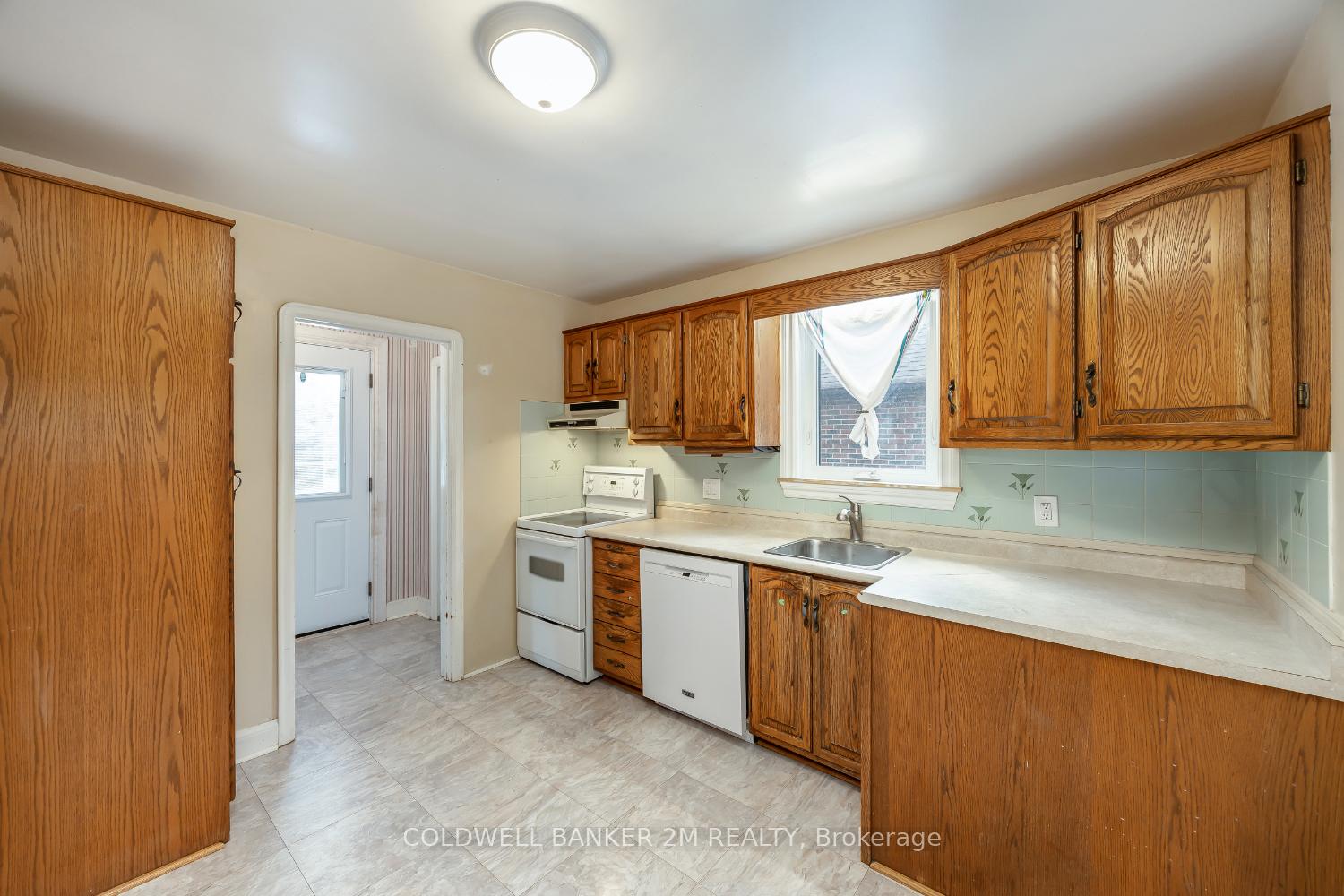 Photo 3 of 470 Colborne Street E, Oshawa, O'Neill — HOMEH