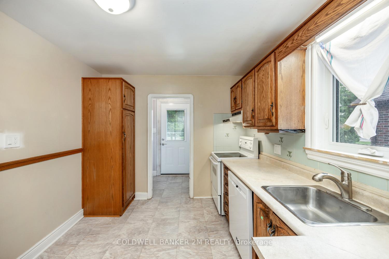 Photo 4 of 470 Colborne Street E, Oshawa, O'Neill — HOMEH