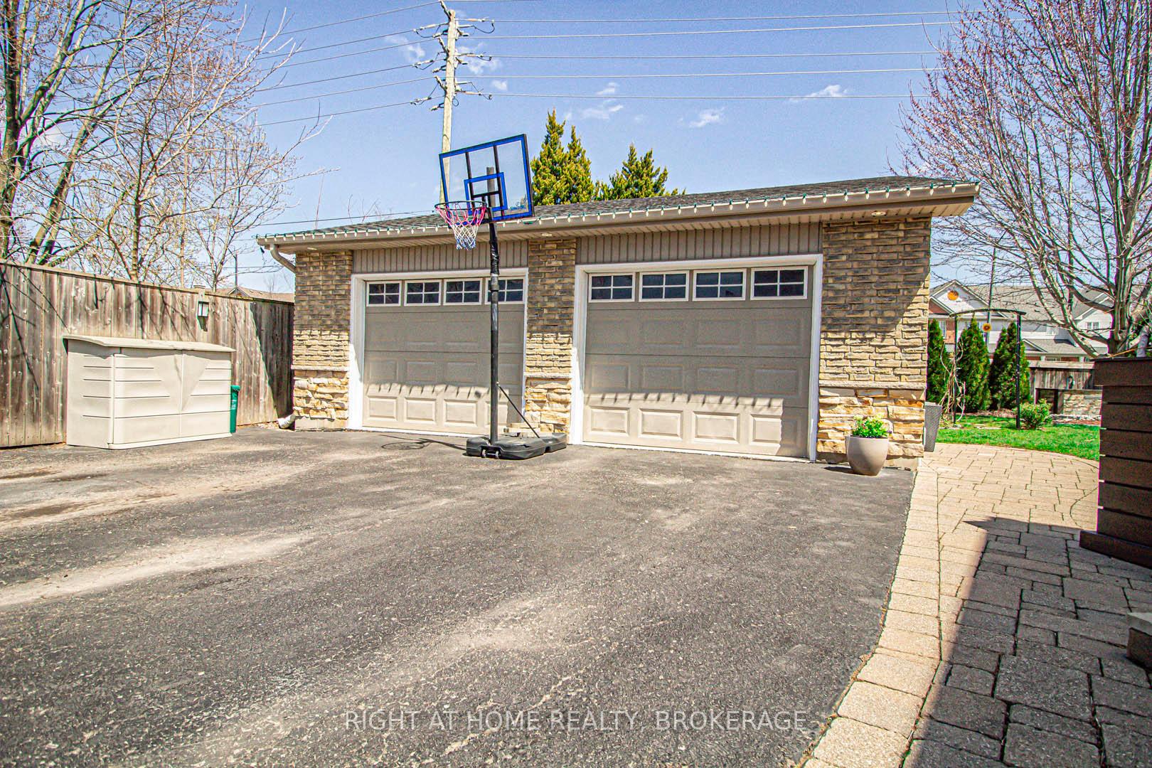 Photo 4 of 848 Bishop Court, Milton, Dorset Park — HOMEH