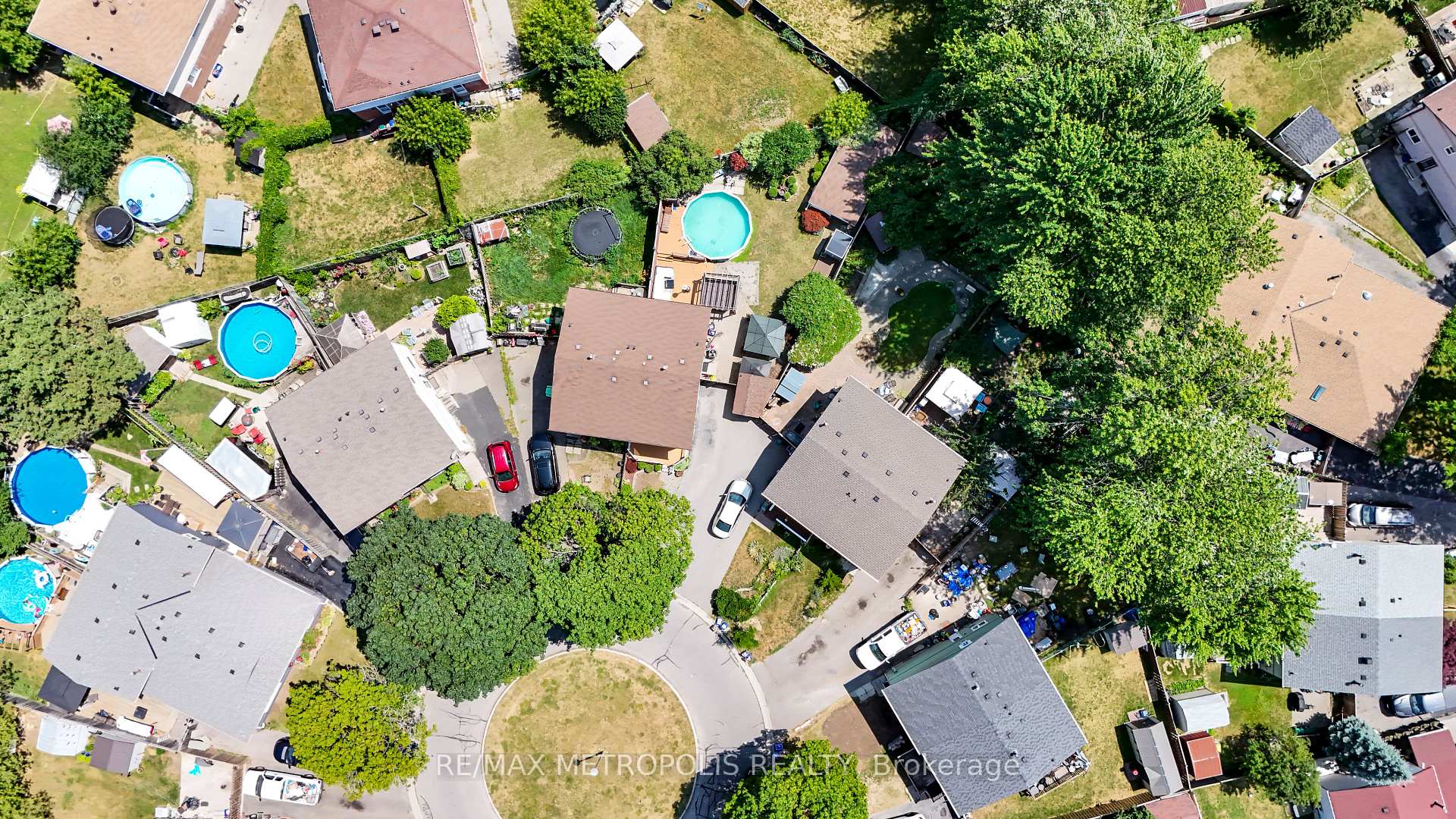 Photo 2 of 359 Calvert Court, Oshawa, Lakeview — HOMEH