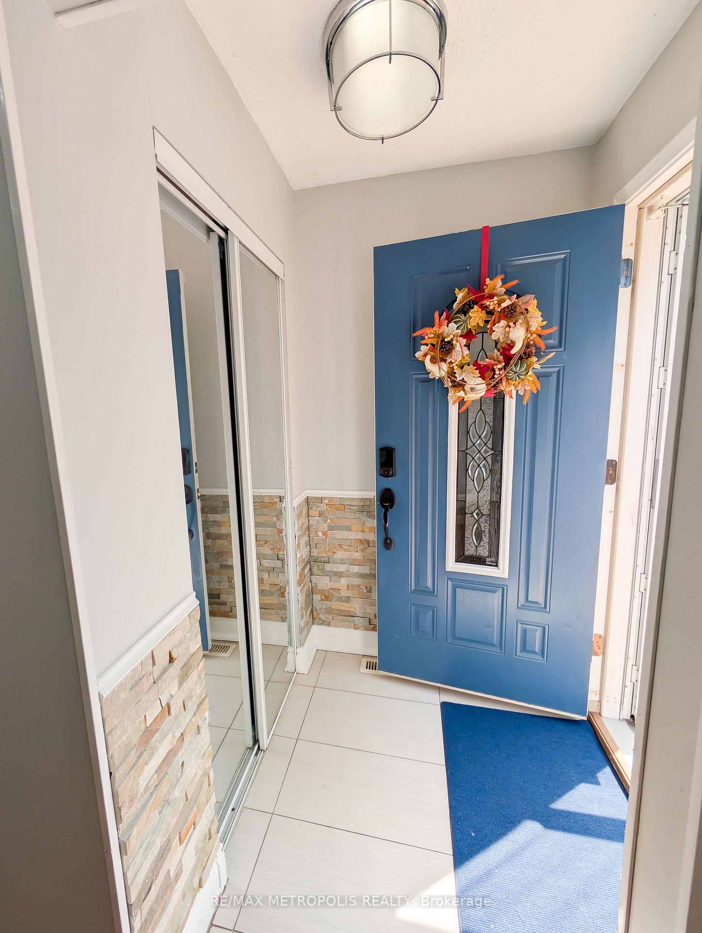 Photo 3 of 359 Calvert Court, Oshawa, Lakeview — HOMEH