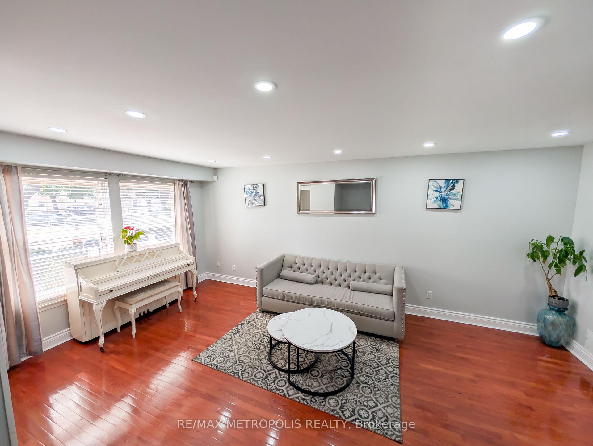 Photo 6 of 359 Calvert Court, Oshawa, Lakeview — HOMEH