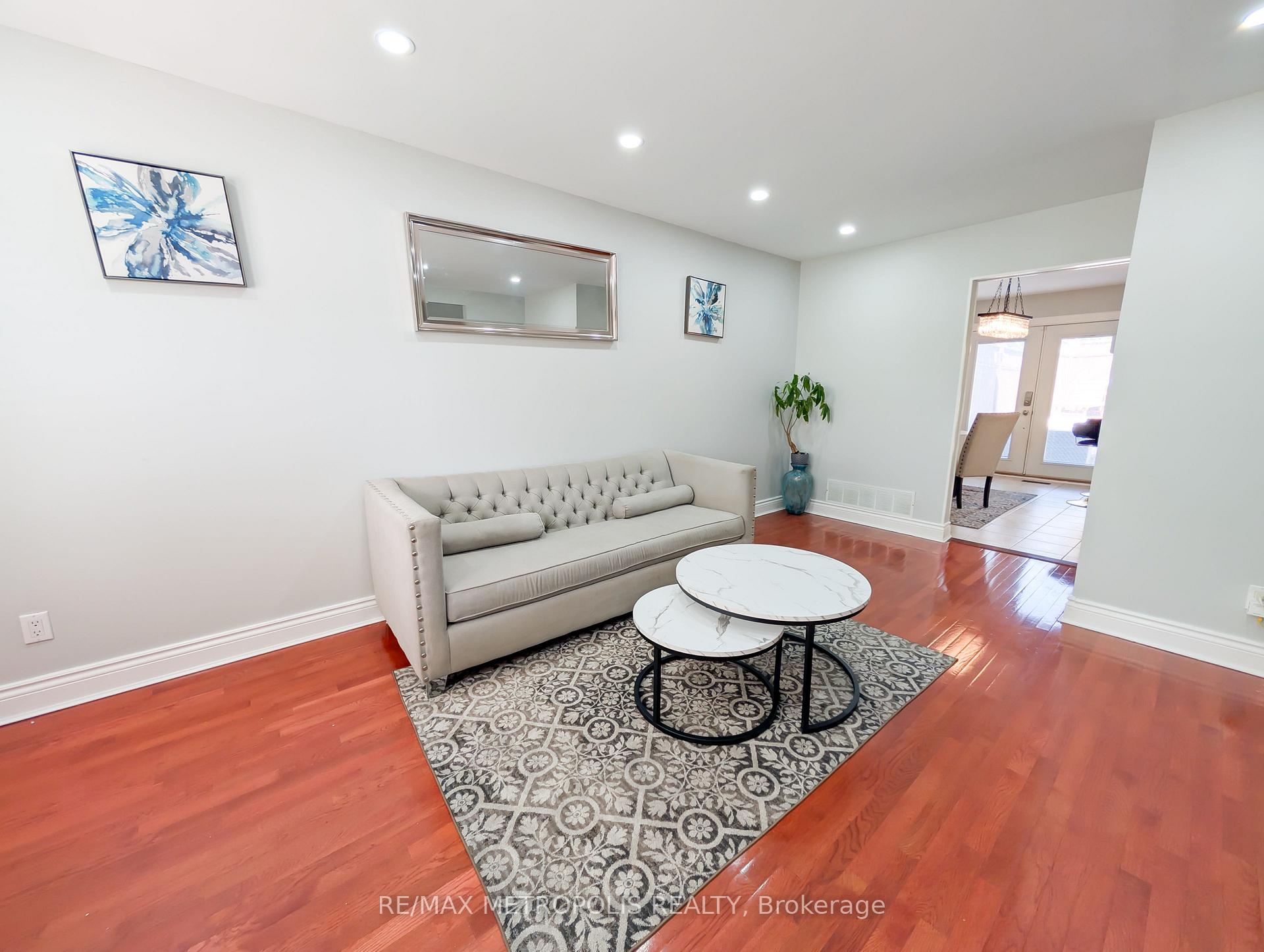 Photo 7 of 359 Calvert Court, Oshawa, Lakeview — HOMEH