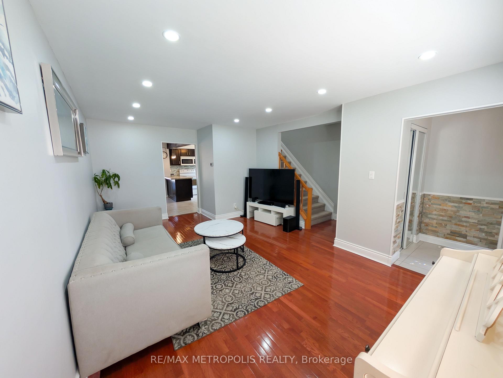 Photo 9 of 359 Calvert Court, Oshawa, Lakeview — HOMEH