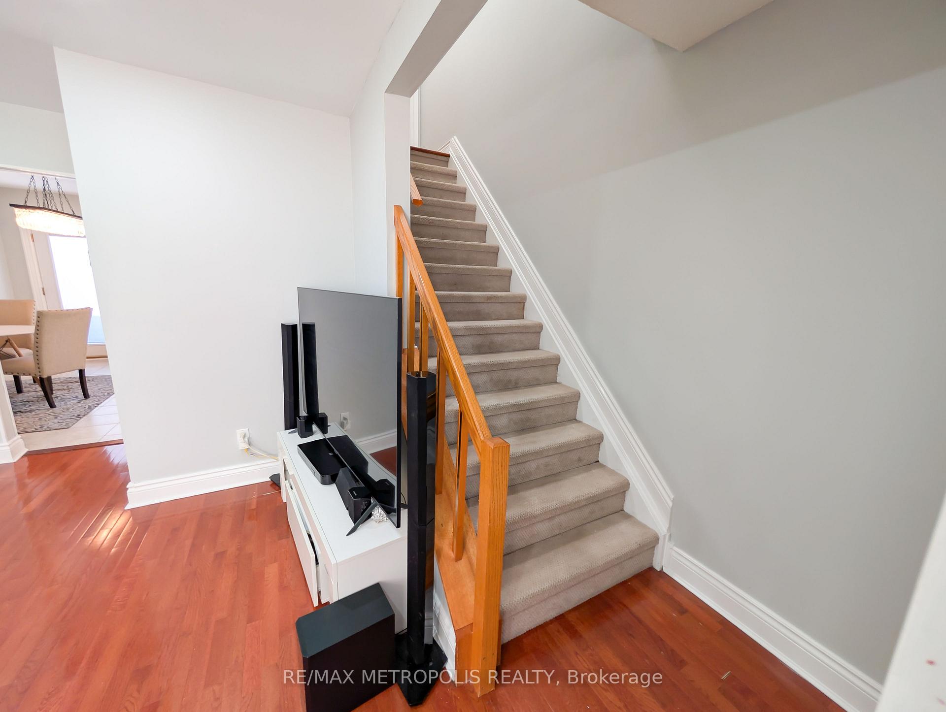 Photo 10 of 359 Calvert Court, Oshawa, Lakeview — HOMEH