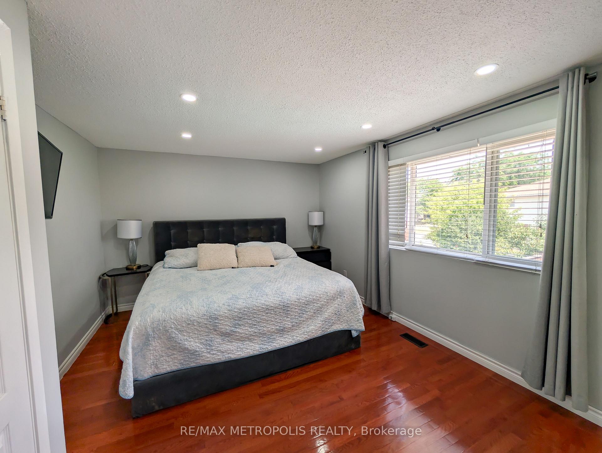 Photo 16 of 359 Calvert Court, Oshawa, Lakeview — HOMEH
