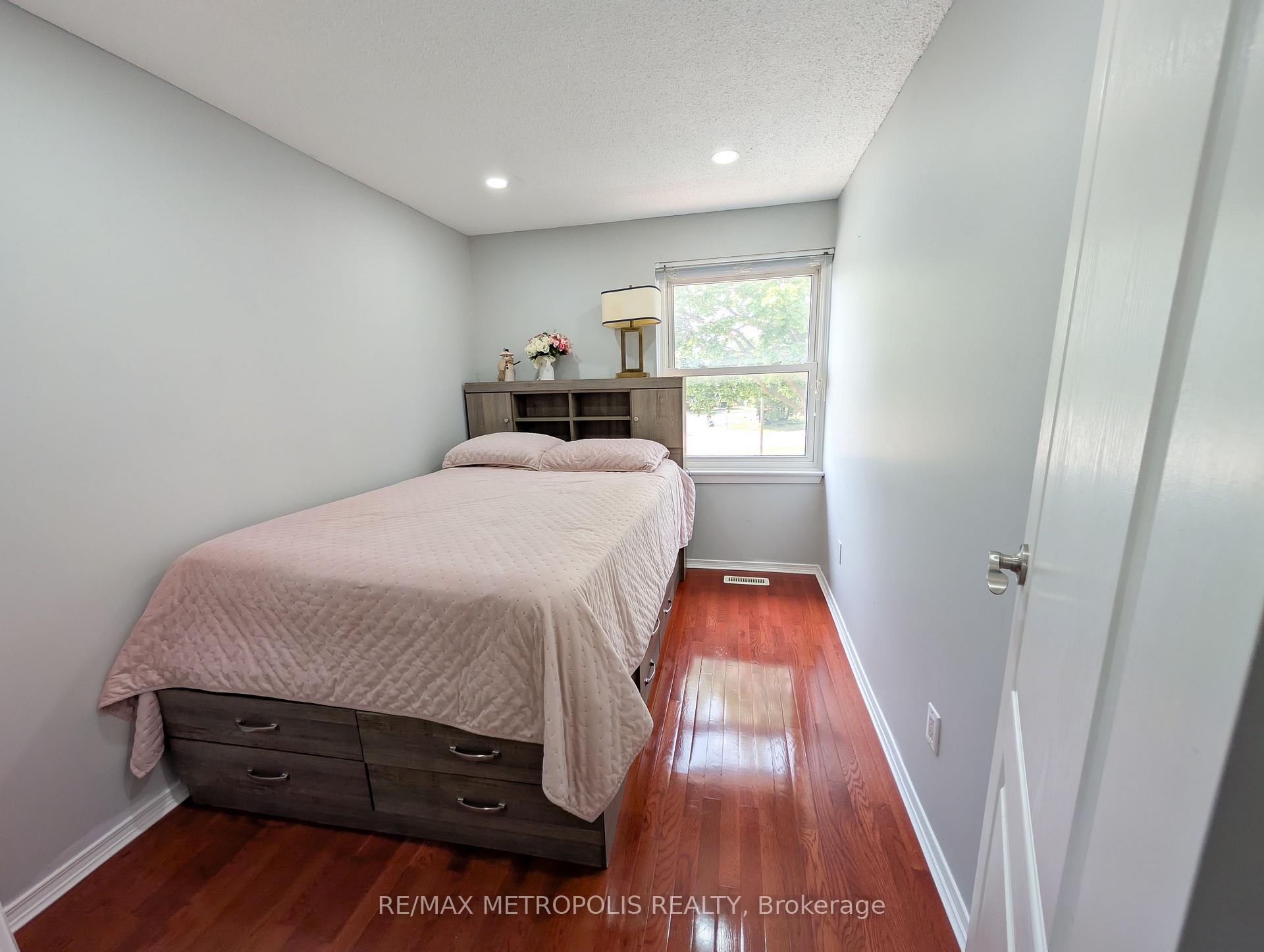 Photo 19 of 359 Calvert Court, Oshawa, Lakeview — HOMEH