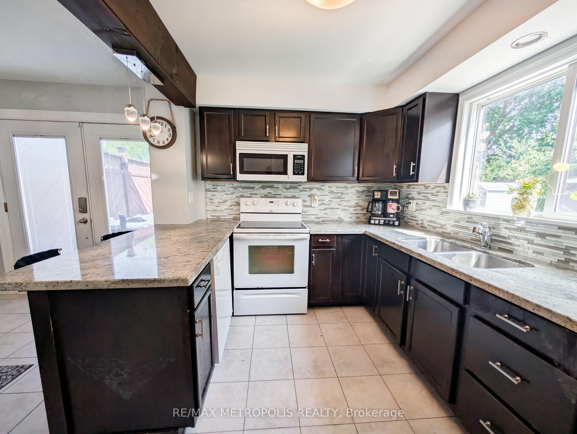 Photo 26 of 359 Calvert Court, Oshawa, Lakeview — HOMEH