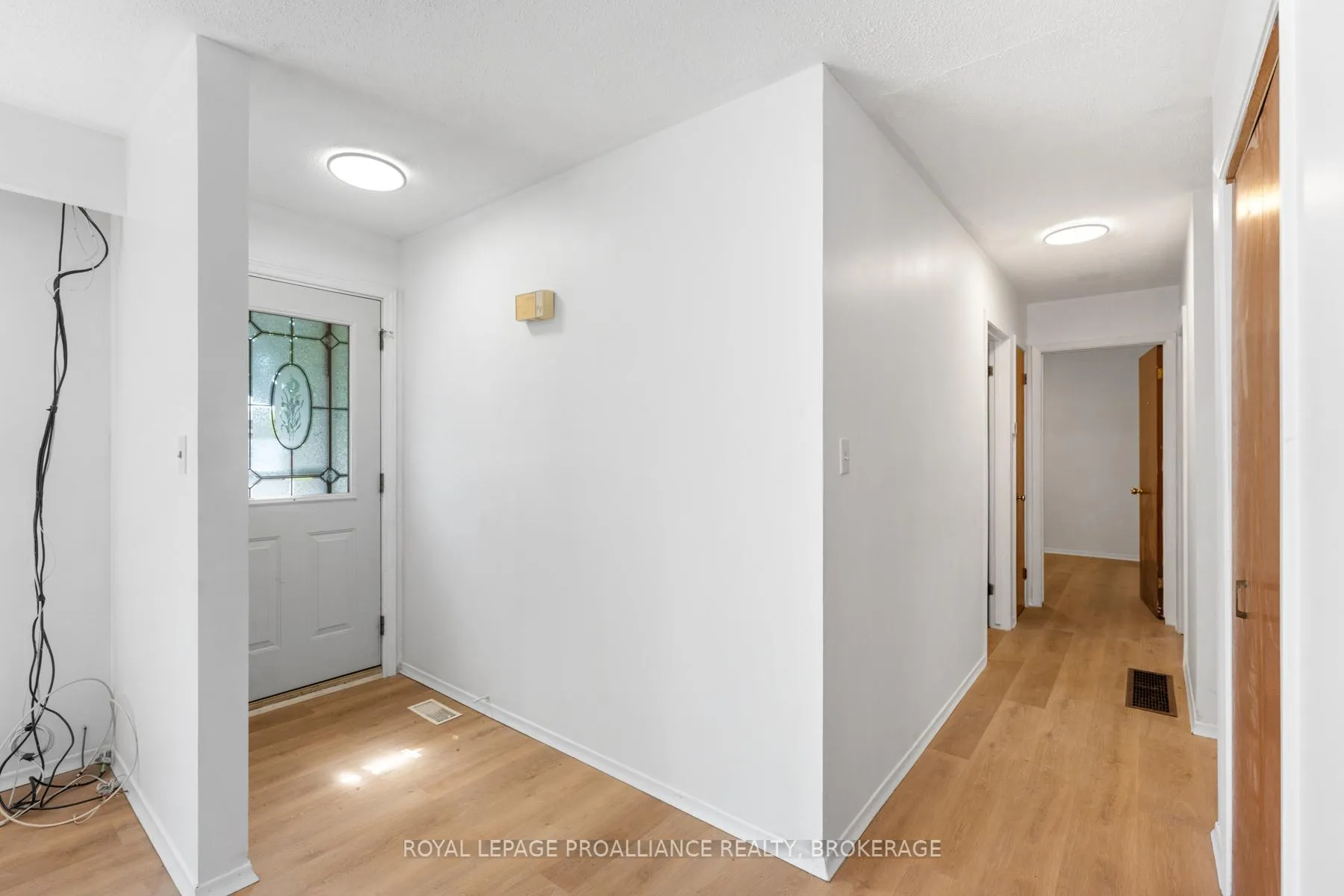 Photo 3 of 5 Armour Crescent, Quinte West, Trenton Ward — HOMEH