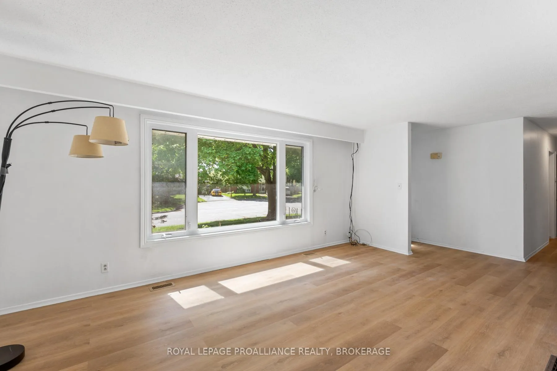 Photo 6 of 5 Armour Crescent, Quinte West, Trenton Ward — HOMEH
