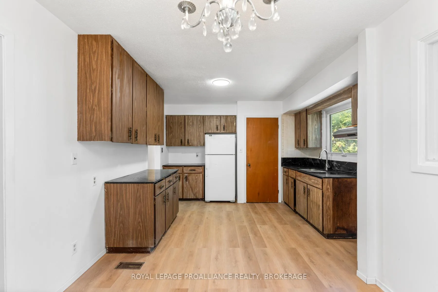 Photo 9 of 5 Armour Crescent, Quinte West, Trenton Ward — HOMEH