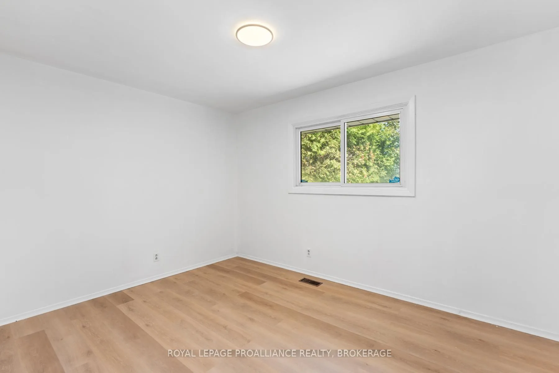 Photo 13 of 5 Armour Crescent, Quinte West, Trenton Ward — HOMEH
