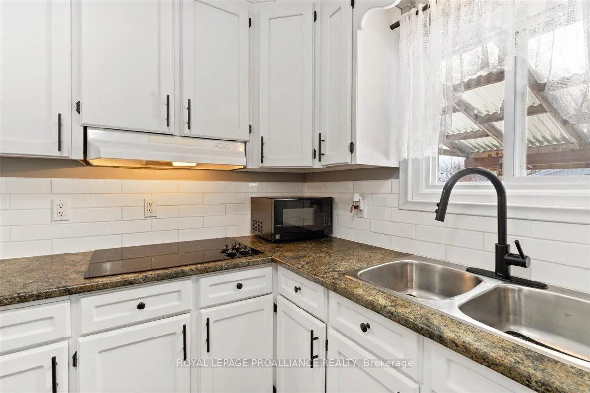 Photo 13 of 20 McQuade Drive, Quinte West, Trenton Ward — HOMEH