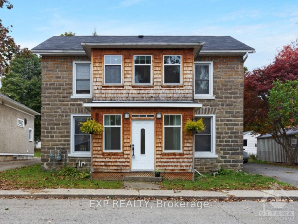 Front of 476 James Street W