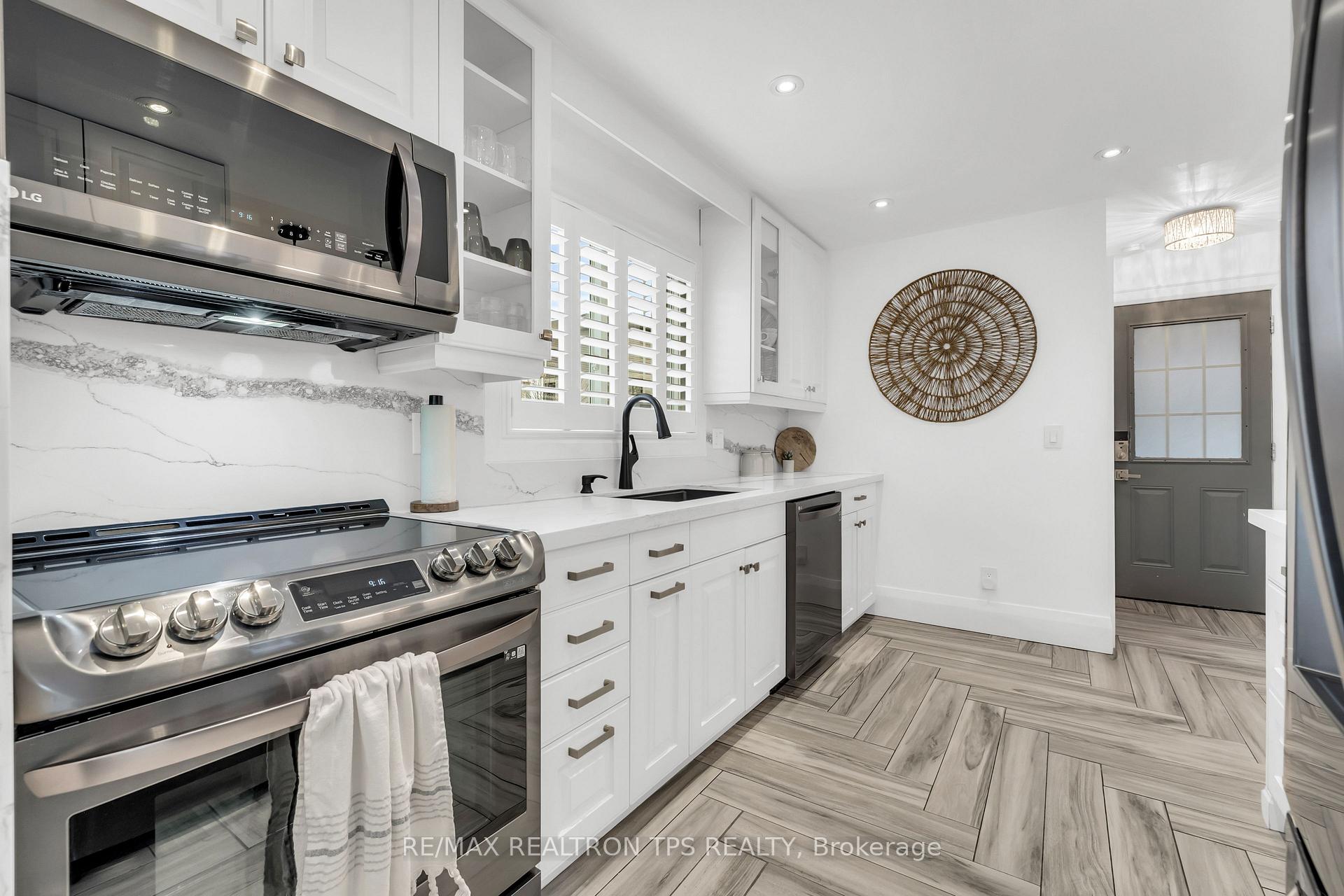Photo 10 of 58 Oriole Court, Oshawa, Donevan — HOMEH
