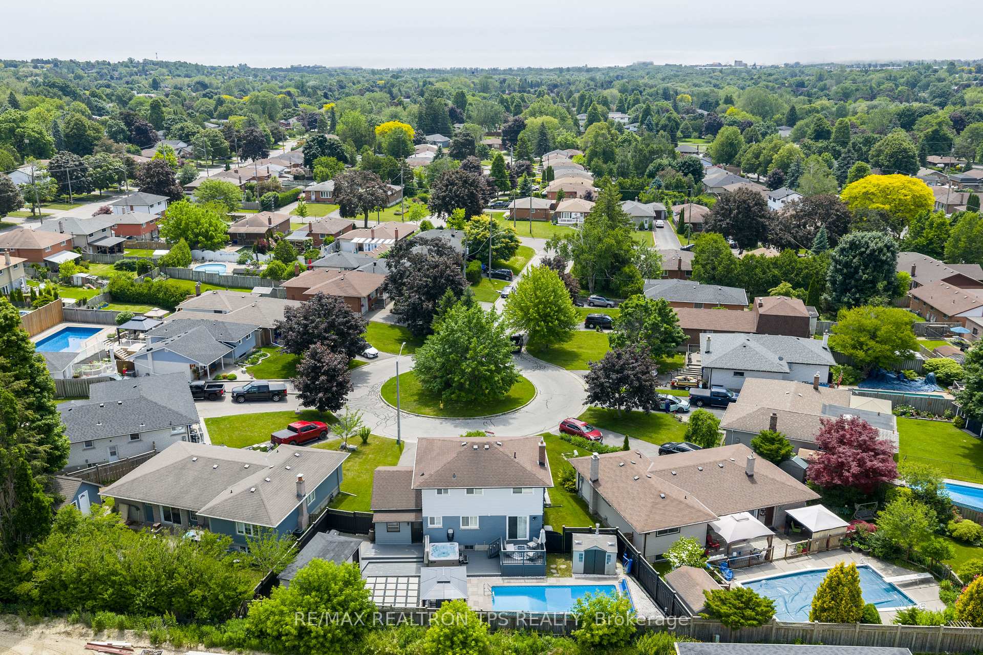 Photo 35 of 58 Oriole Court, Oshawa, Donevan — HOMEH