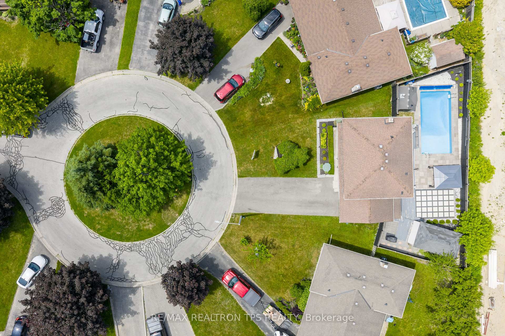 Photo 36 of 58 Oriole Court, Oshawa, Donevan — HOMEH