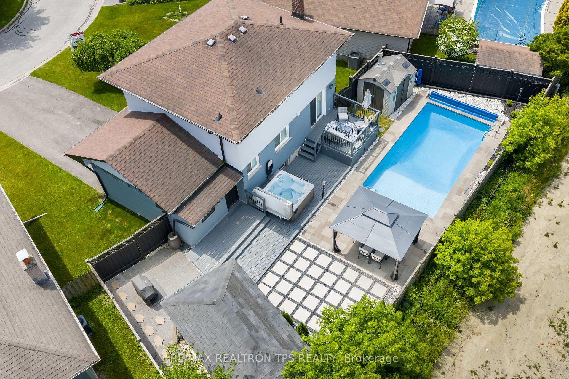Photo 37 of 58 Oriole Court, Oshawa, Donevan — HOMEH
