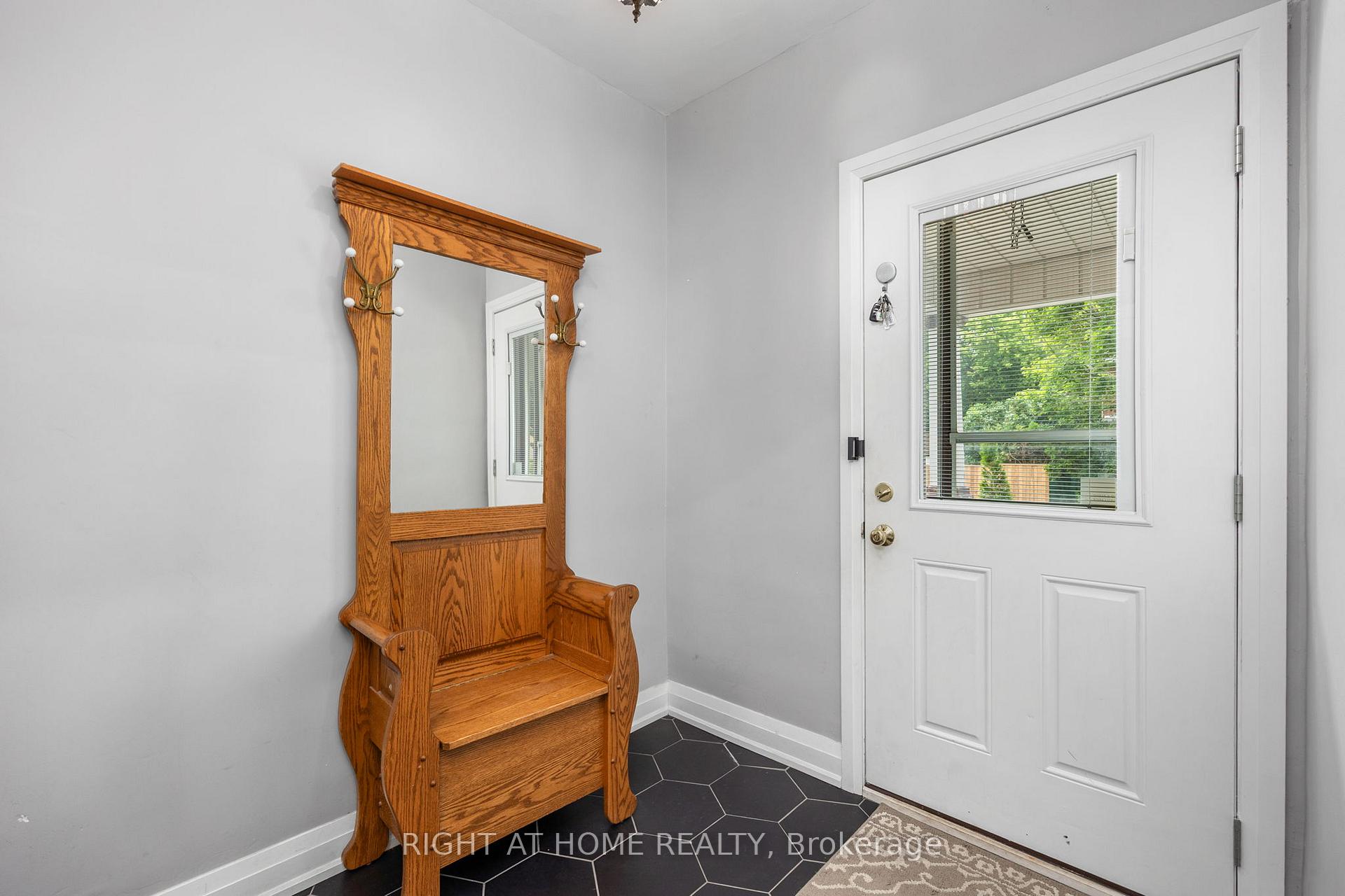 Photo 4 of 164 Elgin Street E, Oshawa, O'Neill — HOMEH