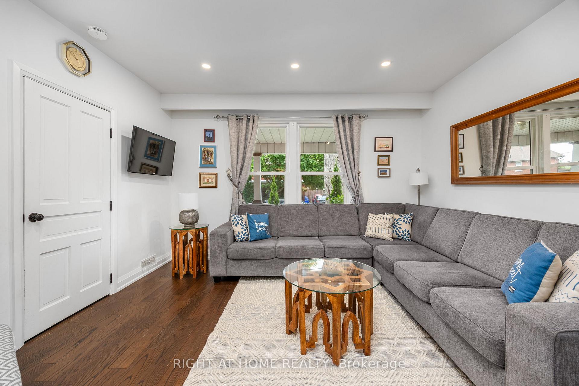Photo 5 of 164 Elgin Street E, Oshawa, O'Neill — HOMEH
