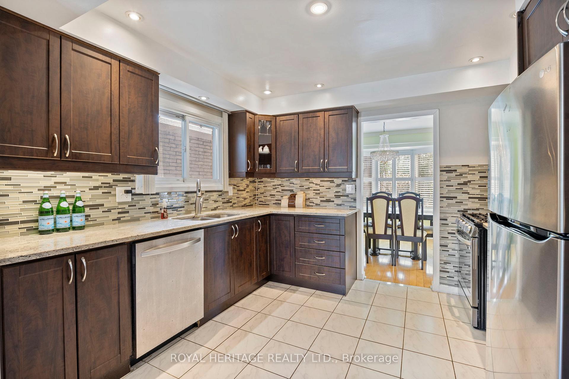 Photo 10 of 1752 Shadybrook Drive, Pickering, Amberlea — HOMEH