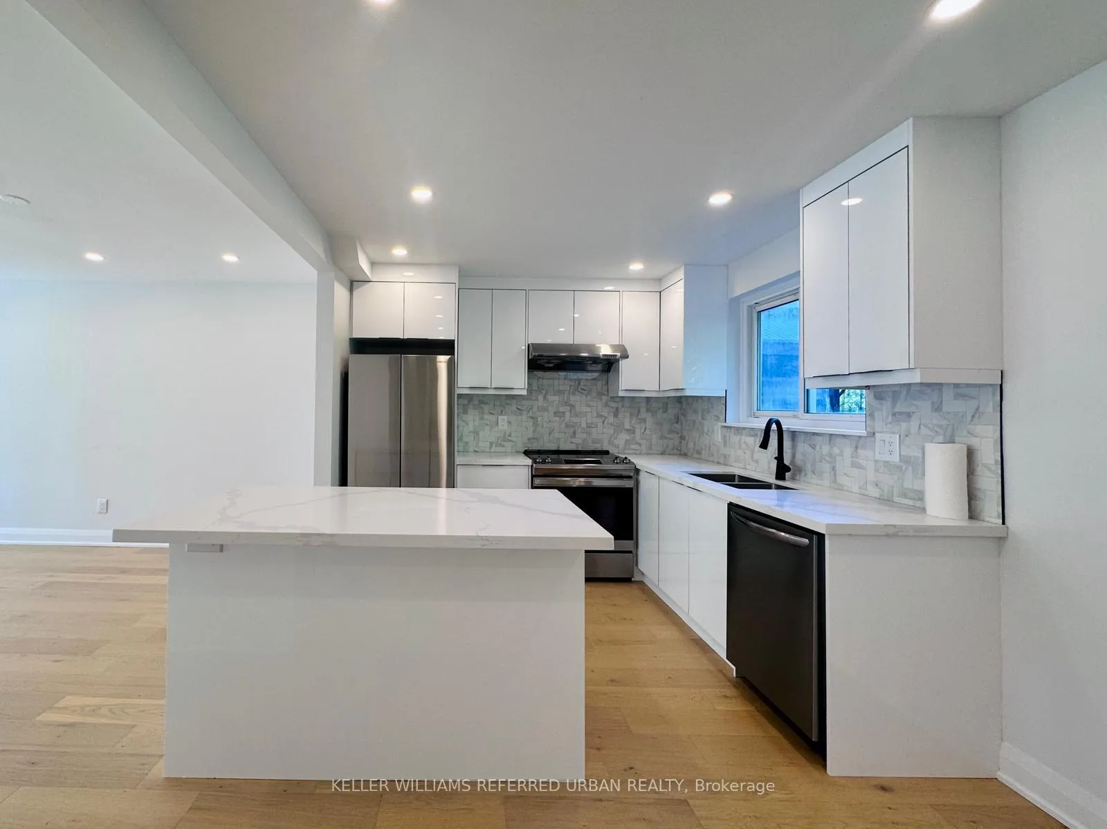 Photo 1 of Unit MAIN, 906 Marinet Crescent, Pickering, West Shore — HOMEH