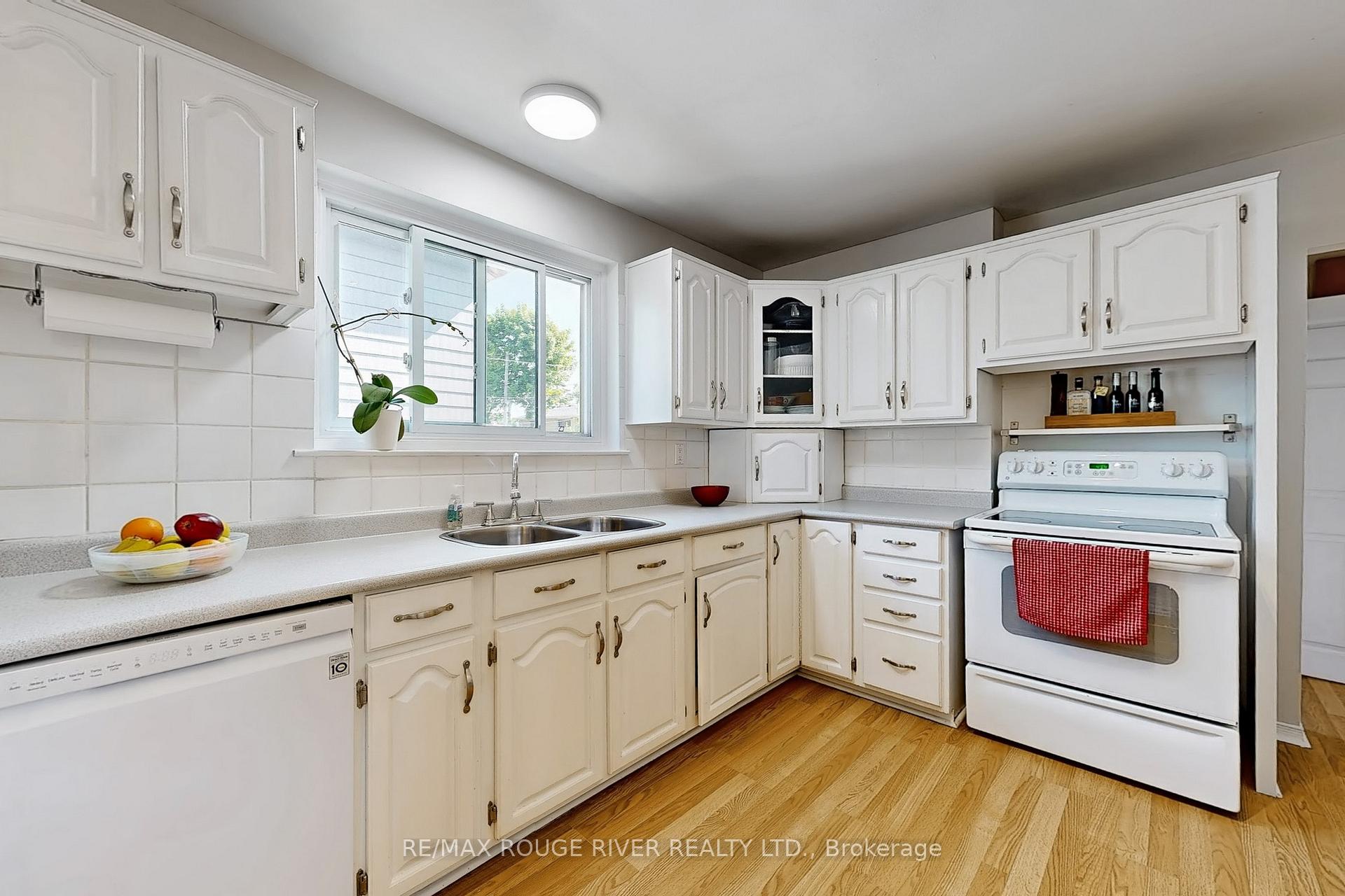 Photo 11 of 834 Miriam Road, Pickering, Bay Ridges — HOMEH