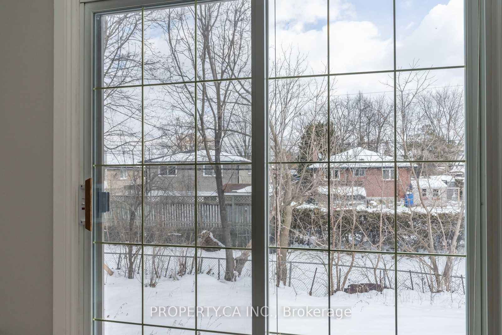 Photo 5 of 861 Krosno Boulevard, Pickering, Bay Ridges — HOMEH