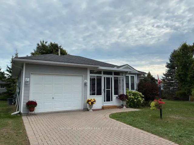Photo 5 of 10 Reynolds Place W, Prince Edward County, Wellington Ward — HOMEH