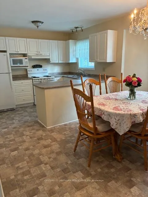 Photo 14 of 10 Reynolds Place W, Prince Edward County, Wellington Ward — HOMEH