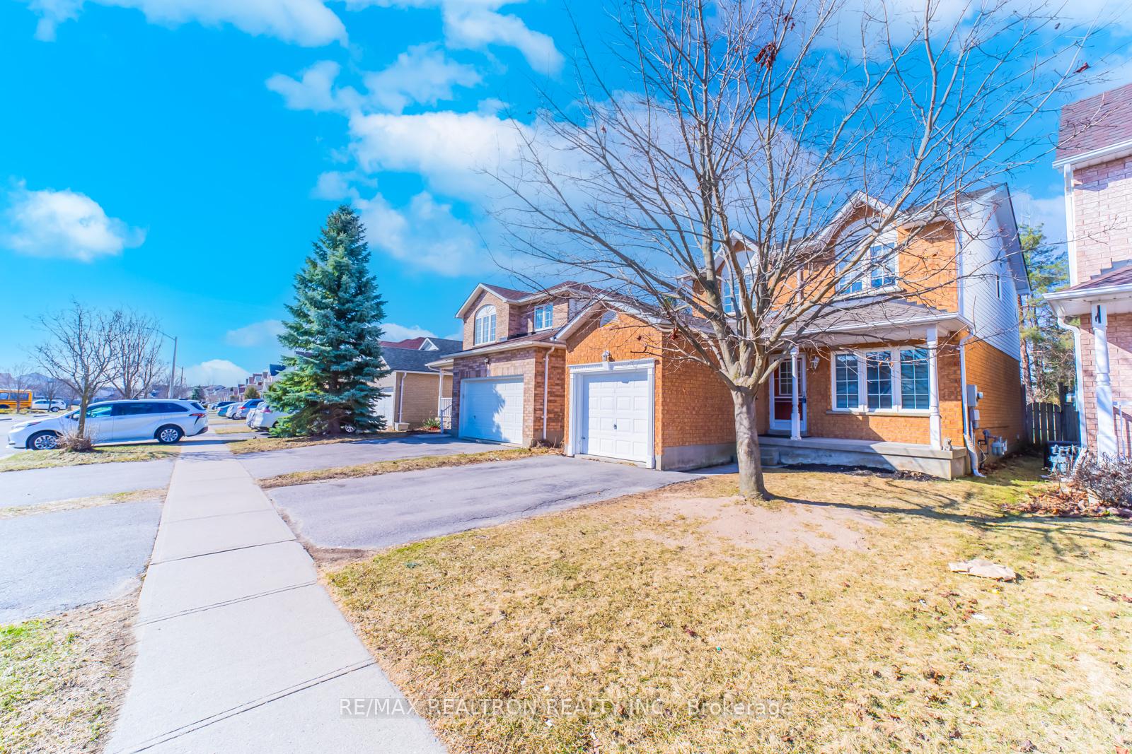 Photo 3 of 1891 Dalhousie Crescent, Oshawa, Samac — HOMEH