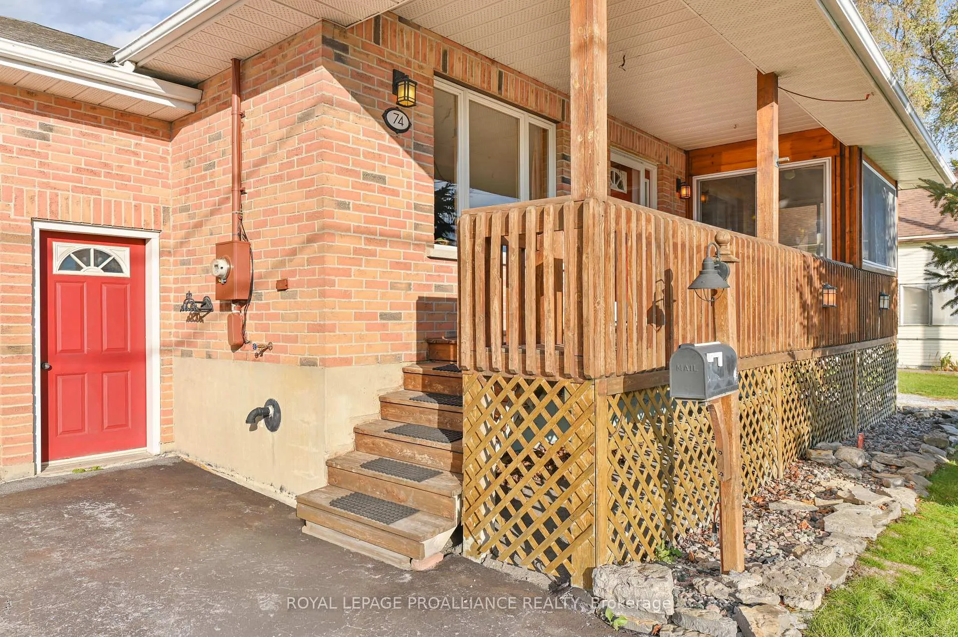 Photo 4 of 74 Bay Street, Quinte West, Trenton Ward — HOMEH