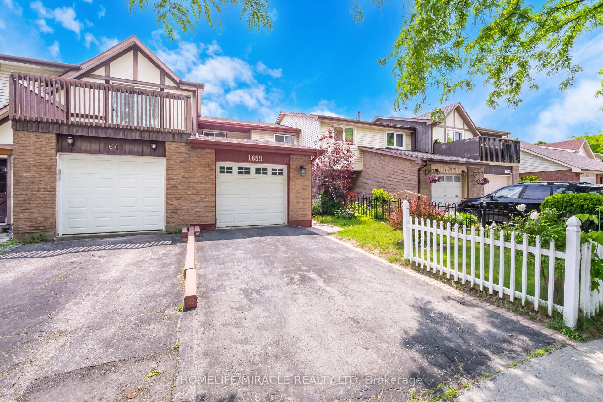 Photo 3 of 1659 Dreyber Court, Pickering, Village East — HOMEH