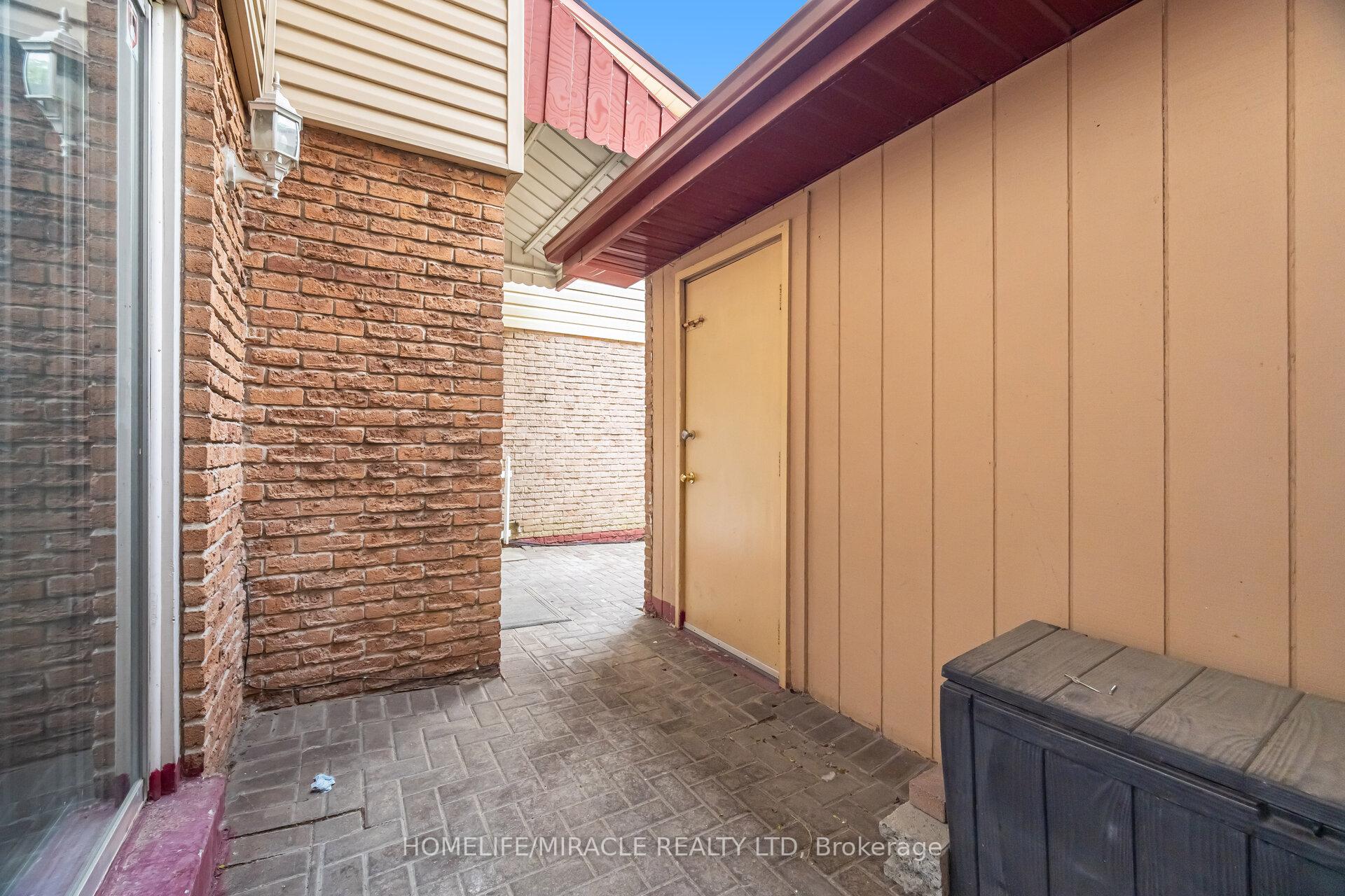 Photo 7 of 1659 Dreyber Court, Pickering, Village East — HOMEH