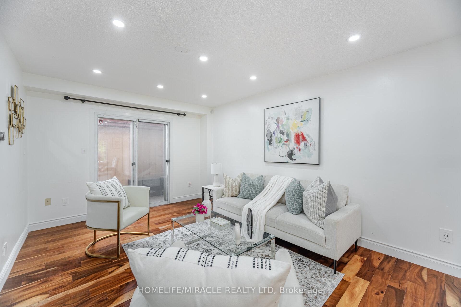 Photo 13 of 1659 Dreyber Court, Pickering, Village East — HOMEH