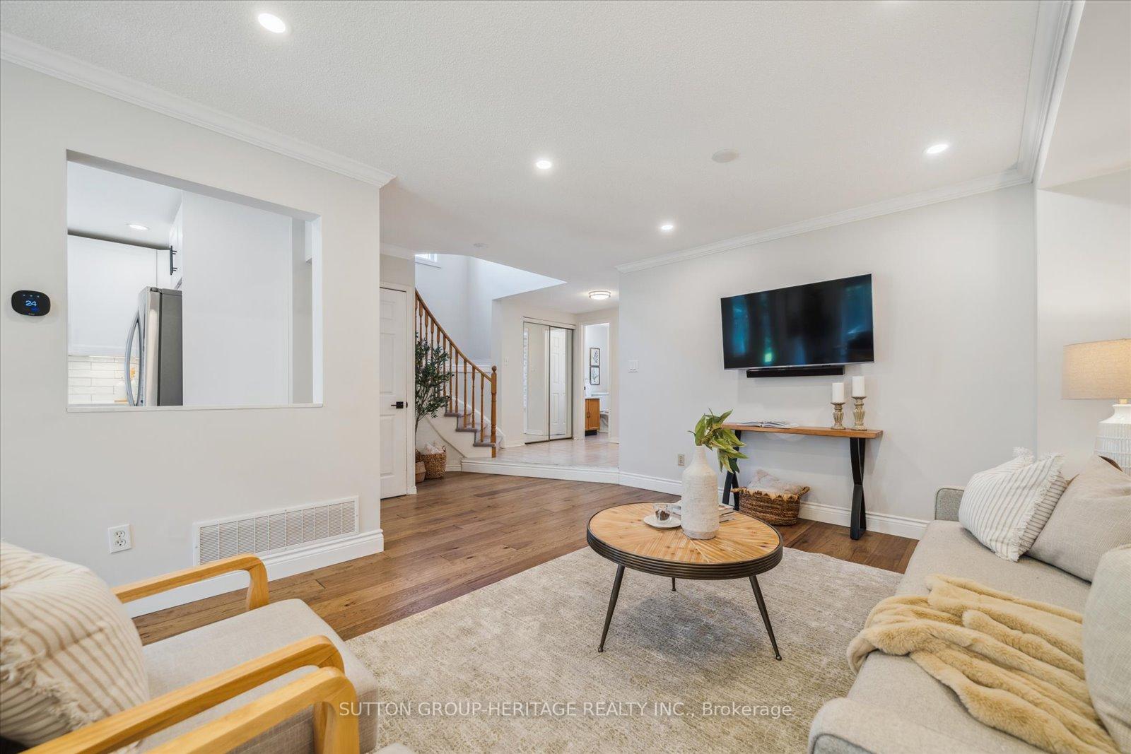 Photo 7 of 1061 Rowntree Crescent, Pickering, Liverpool — HOMEH